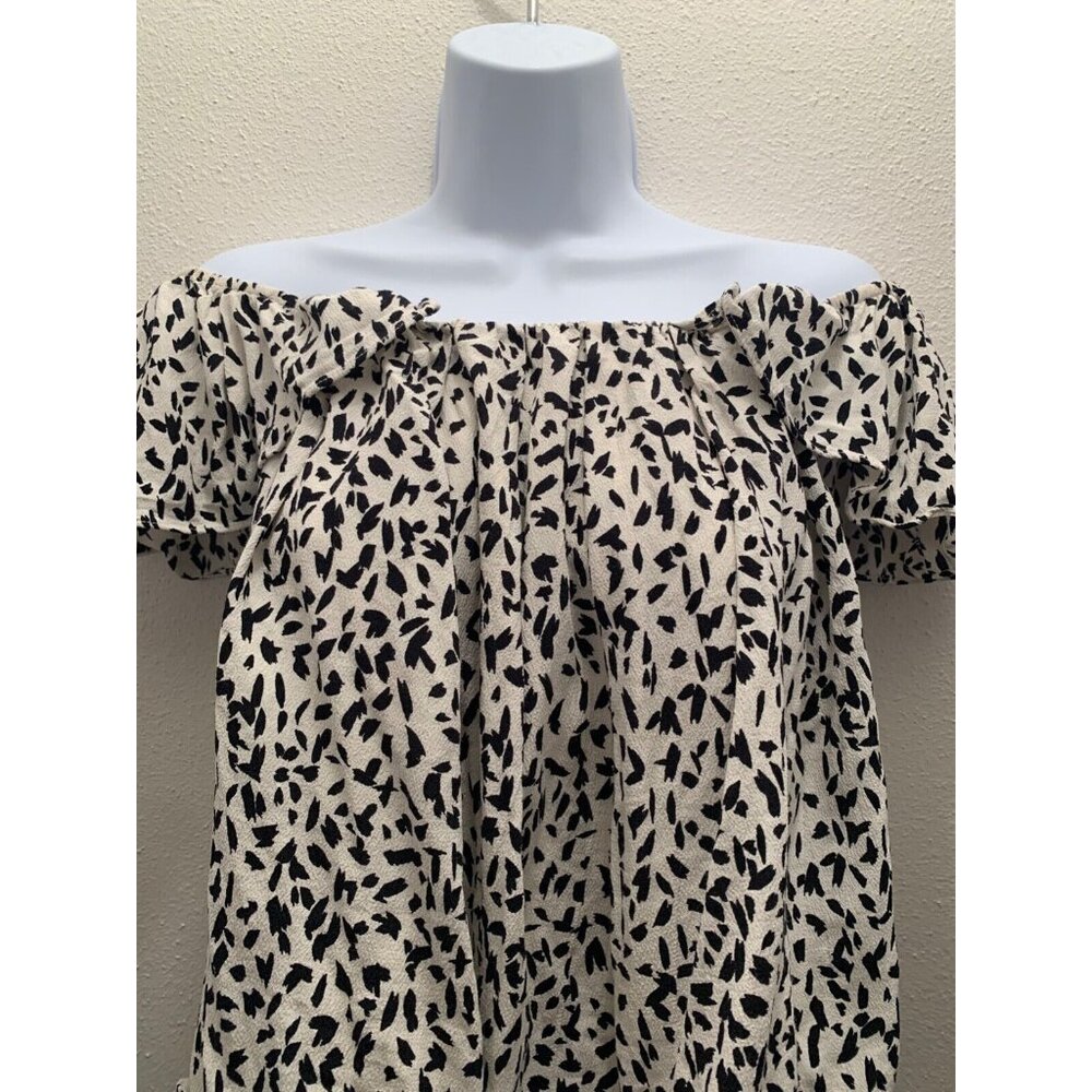 Line & Dot Women Blouse Sz M Black/White Spotted Modern Flutter Slv Off-Shoulder - Picture 3 of 8